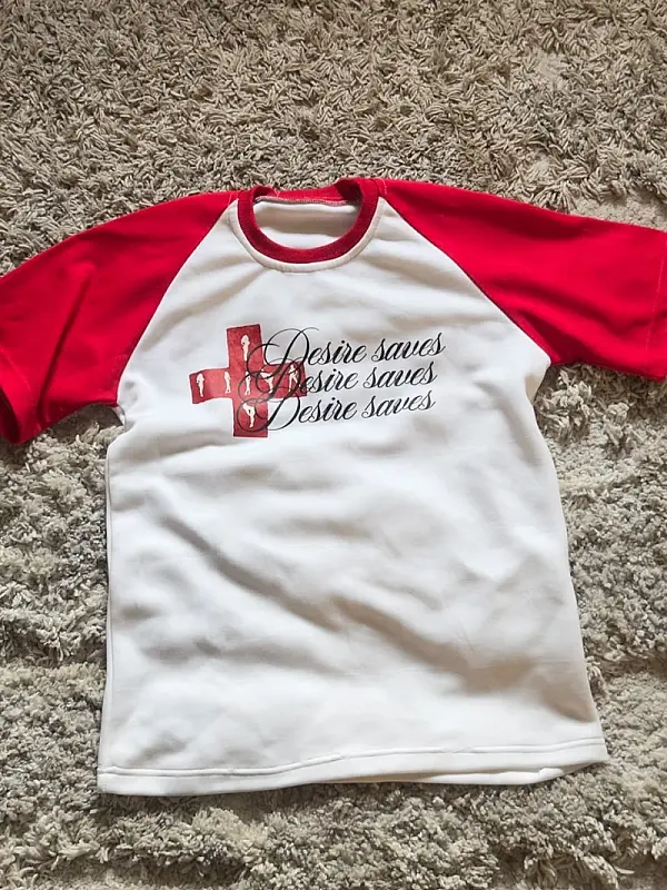 DESIRE SAVES TEE