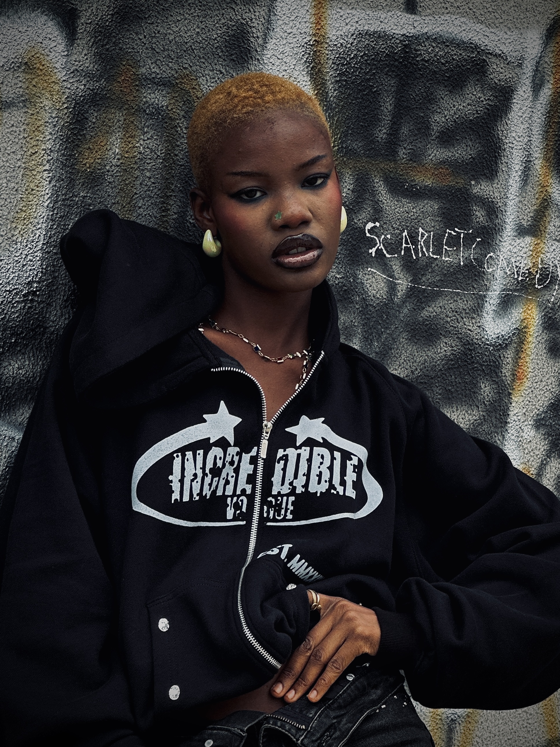 Incredible Vogue Zip-Up Hoodie Black. 